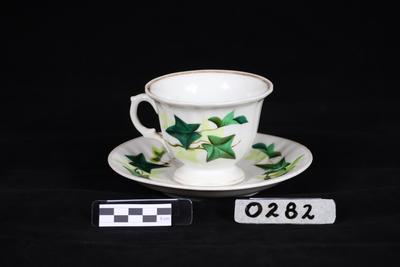 Conjunto de taza y plato