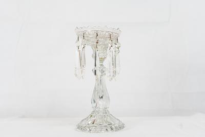Candelabro de vidrio prensado