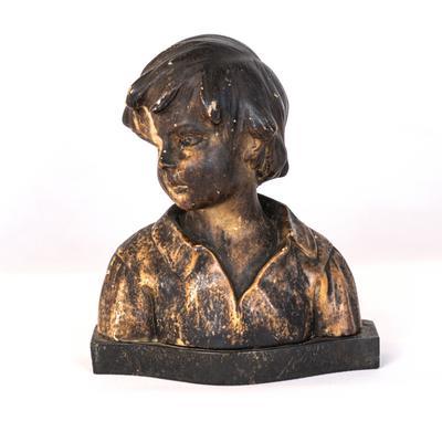 Busto juvenil tallado en mármol