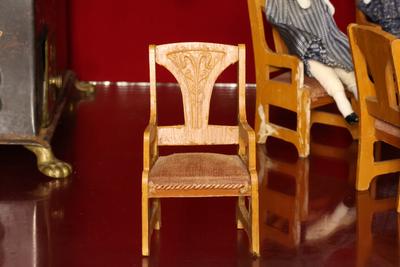 Silla de madera de juguete