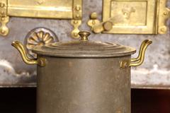 Juguete de olla con tapa