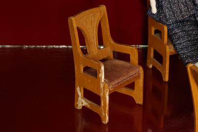 Silla de madera de juguete